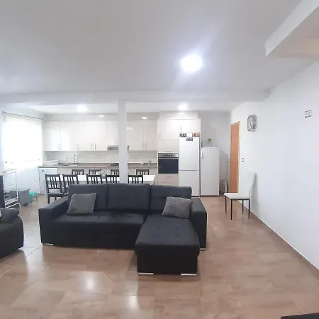 Chalet Jardin Del Mar بيت للعطل تورّيفيِخا