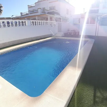 Chalet Jardin Del Mar بيت للعطل تورّيفيِخا