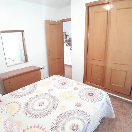 Chalet Jardin Del Mar بيت للعطل تورّيفيِخا